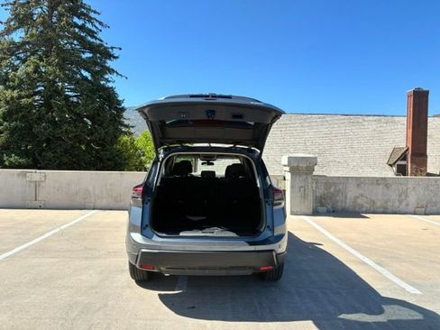 Used 2025 Nissan Rogue SV AWD/4WD image 8