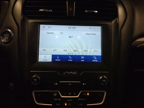 Used 2020 Ford Fusion SE w/ Equipment Group 151A image 25