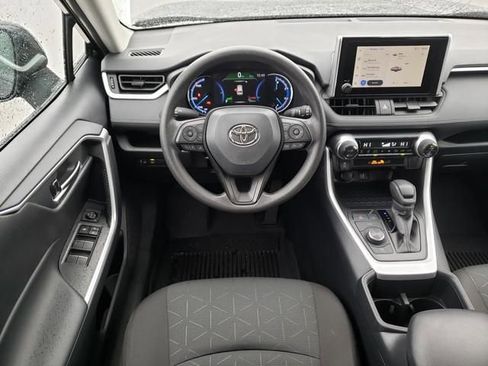 Used 2025 Toyota RAV4 XLE image 16