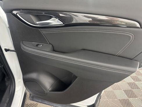 Used 2023 Buick Envision Essence image 21