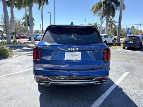 Used 2023 Kia Sorento S w/ Panoramic Sunroof Package image 7