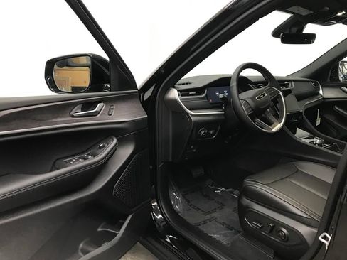 New 2025 Jeep Grand Cherokee L Limited image 13