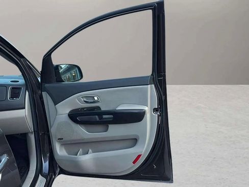 Used 2015 Kia Sedona SX image 24