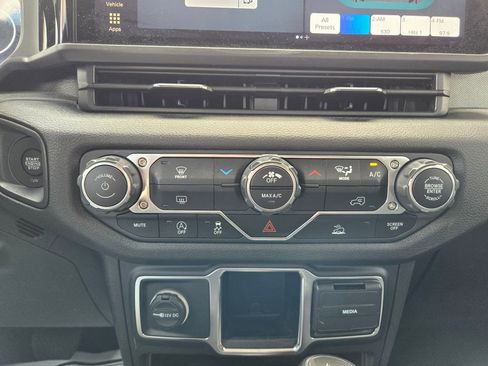 Used 2024 Jeep Wrangler Unlimited Sport AWD/4WD image 25
