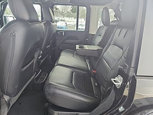 Used 2021 Jeep Wrangler Unlimited Sahara image 11