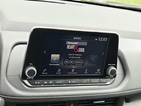 Used 2025 Nissan Rogue SV FWD image 24