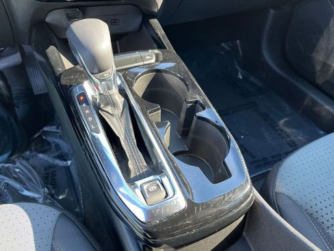 Used 2025 Chevrolet Trax LT w/ LT Convenience Package image 39