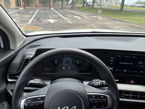 Used 2025 Kia Sportage LX FWD image 29