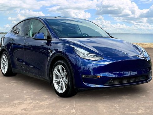 Used 2021 Tesla Model Y Long Range AWD/4WD image 3