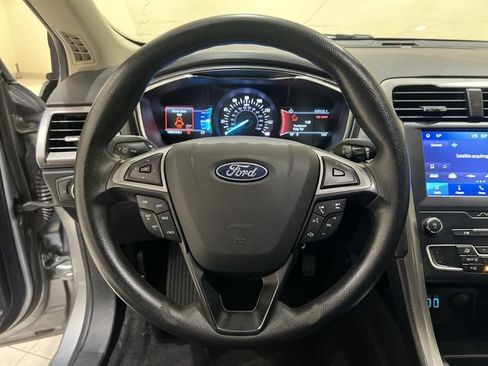 Used 2020 Ford Fusion SE FWD image 10