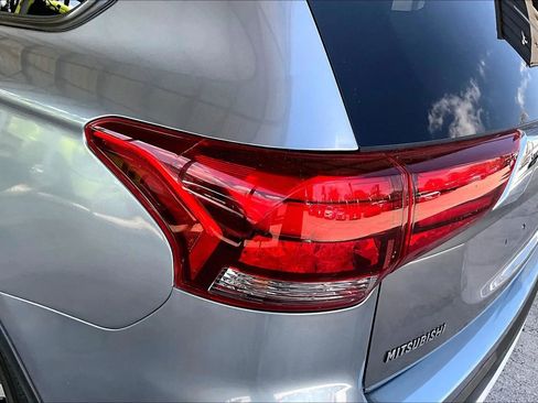 Used 2018 Mitsubishi Outlander FWD image 20