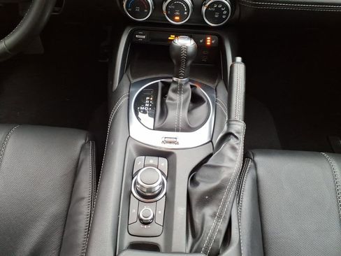 Used 2025 MAZDA MX-5 Miata RF Grand Touring RWD image 25