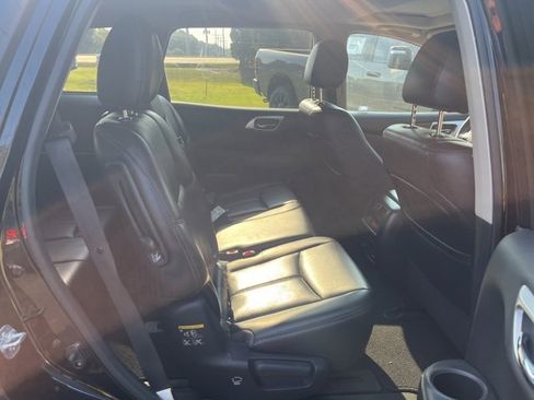 Used 2017 Nissan Pathfinder Platinum image 13