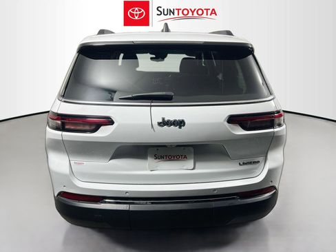 Used 2023 Jeep Grand Cherokee L Laredo image 5