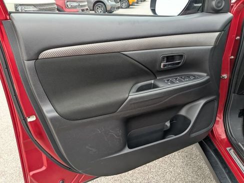 Used 2016 Mitsubishi Outlander SE image 24