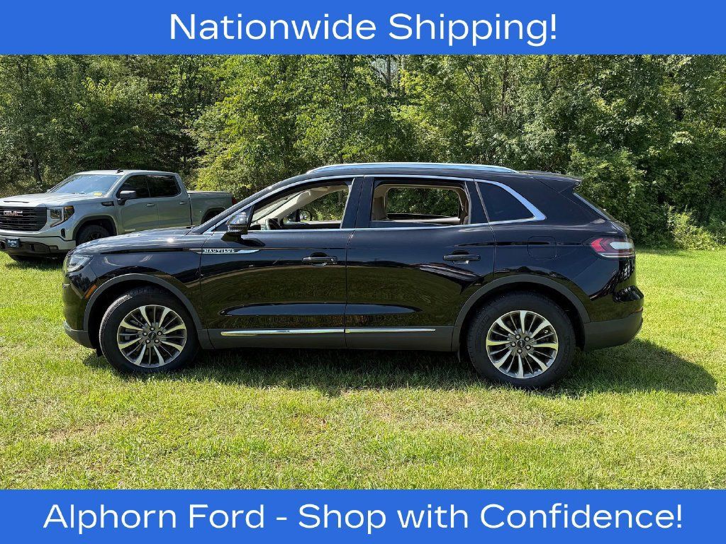 Used 2023 Lincoln Nautilus AWD w/ Premium Package image 6