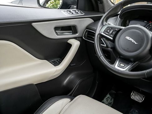 Used 2020 Jaguar F-PACE R-Sport image 21