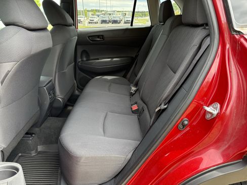 Used 2022 Toyota Corolla Cross LE AWD/4WD image 32