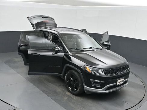 Used 2018 Jeep Compass Latitude FWD image 50
