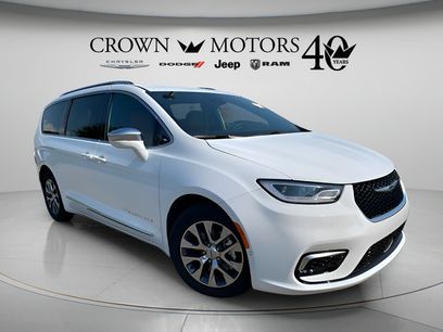 Used 2024 Chrysler Pacifica Pinnacle