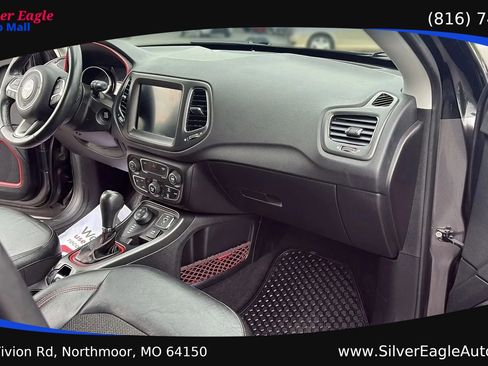 Used 2019 Jeep Compass Trailhawk AWD/4WD image 12