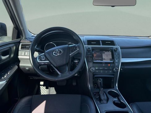 Used 2016 Toyota Camry SE w/ Moonroof Package FWD image 14