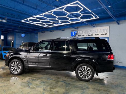 Used 2017 Lincoln Navigator L Select image 12