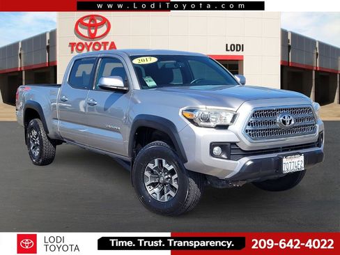 Used 2017 Toyota Tacoma TRD Off-Road w/ Tow Package AWD/4WD image 1