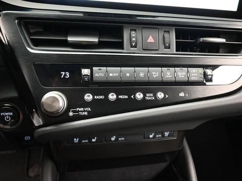 Used 2025 Lexus ES 300h w/ Premium Package FWD image 16