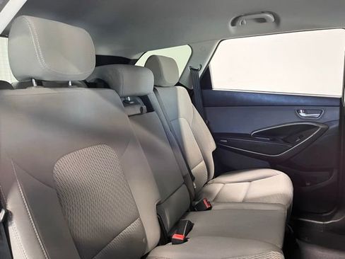 Used 2017 Hyundai Santa Fe SE image 13