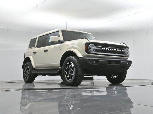 New 2026 Ford Bronco Outer Banks AWD/4WD image 46