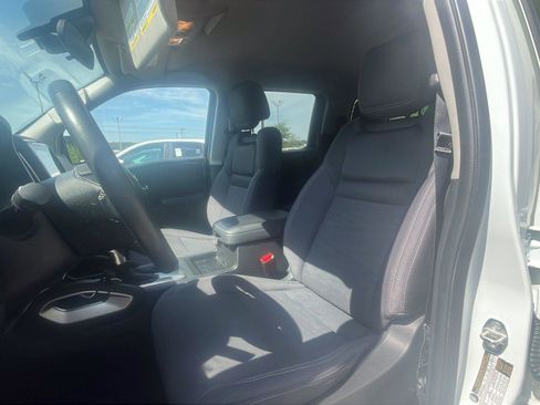 Used 2023 Nissan Frontier SV w/ SV Convenience Package image 18