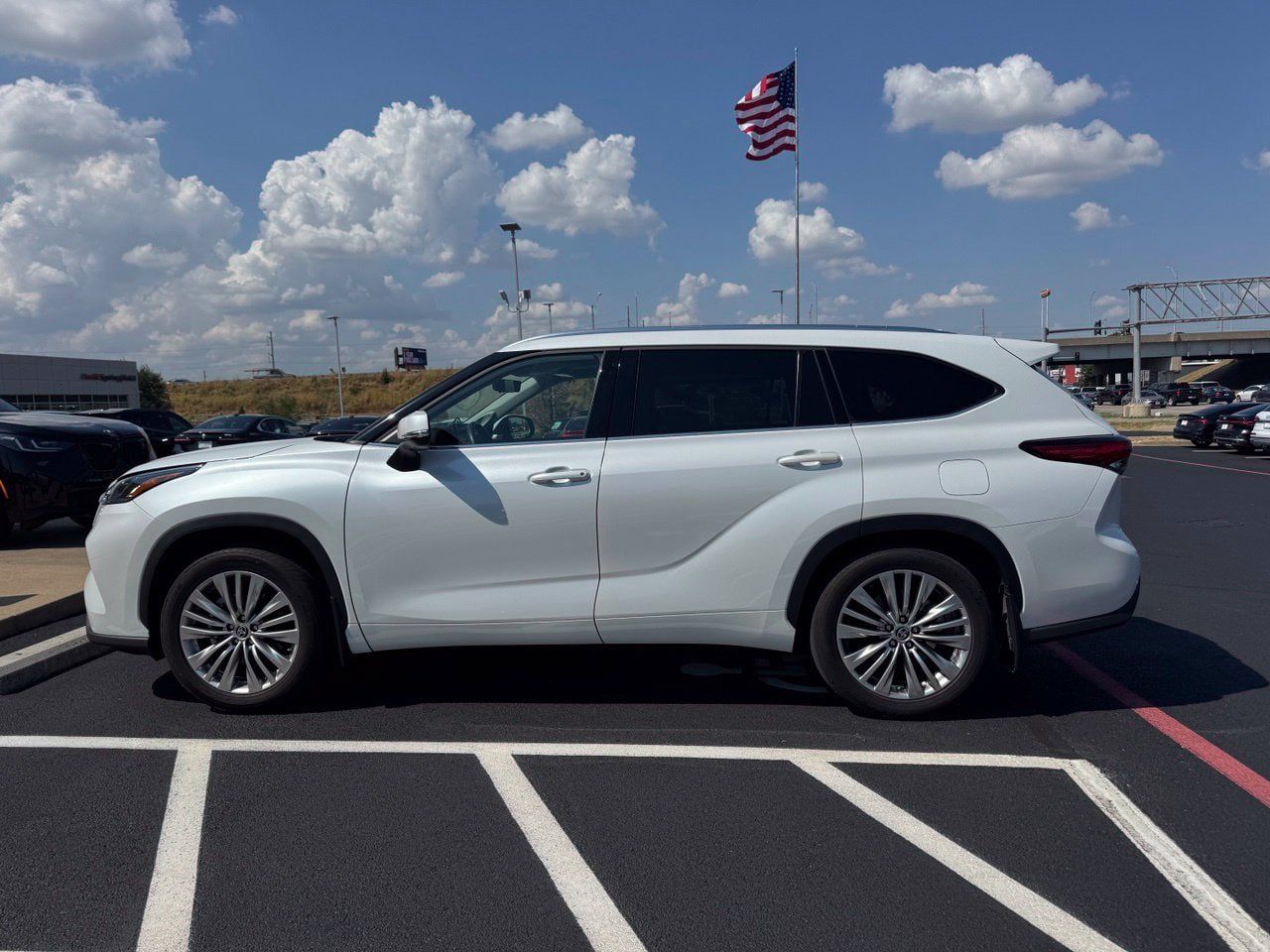 Used 2022 Toyota Highlander Platinum AWD/4WD image 5