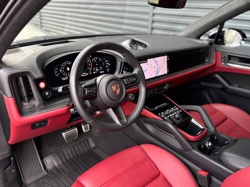 Used 2026 Porsche Cayenne GTS AWD/4WD image 4
