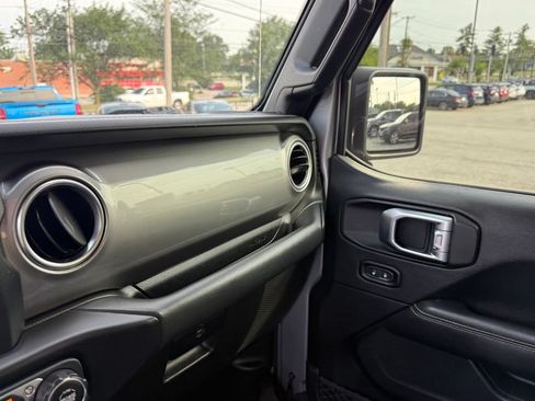 Used 2020 Jeep Wrangler Unlimited Sahara AWD/4WD image 22