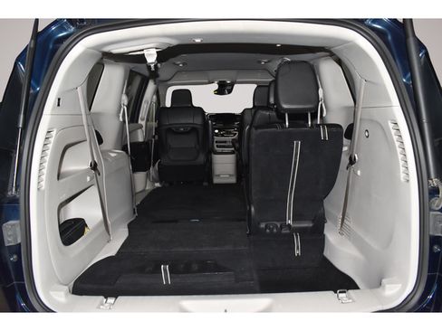 Used 2023 Chrysler Pacifica Touring-L FWD image 30