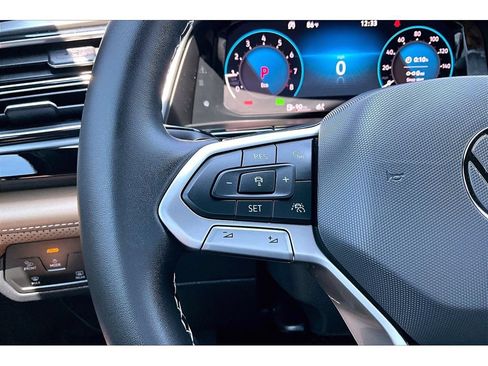 Used 2024 Volkswagen Atlas Cross Sport SE FWD image 11