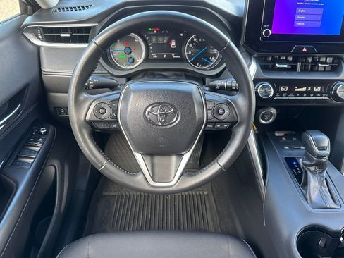 Certified 2024 Toyota Venza LE image 13