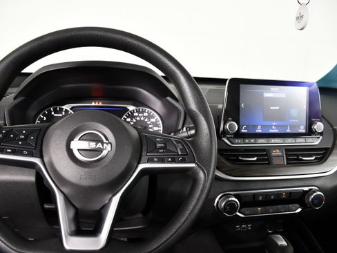 Used 2024 Nissan Altima 2.5 SV FWD image 16