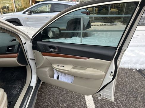 Used 2014 Subaru Outback 2.5i Limited w/ Moonroof Package image 17
