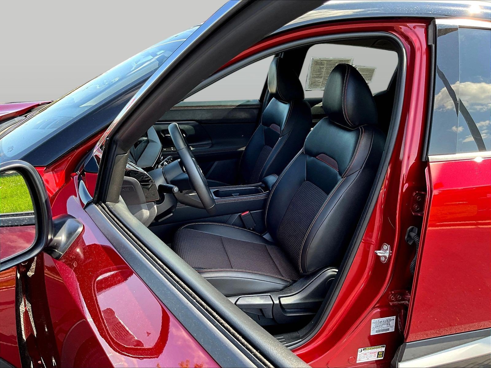 Certified 2025 Nissan Kicks SR FWD image 24