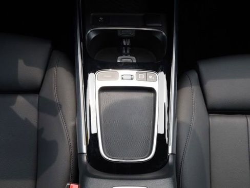 Certified 2025 Mercedes-Benz GLB 250 image 21