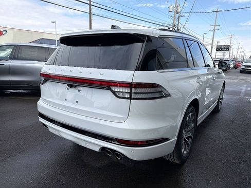 New 2026 Lincoln Aviator AWD image 3