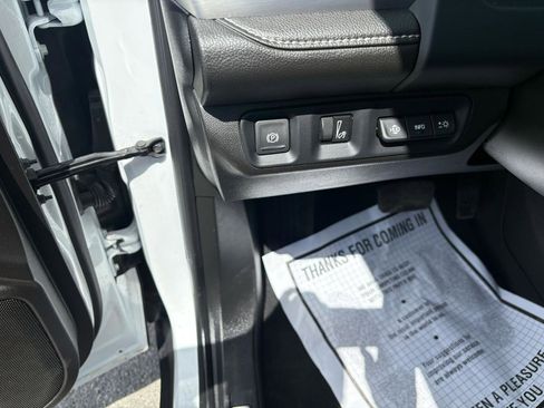 Used 2023 GMC Acadia SLT w/ Technology Package image 14