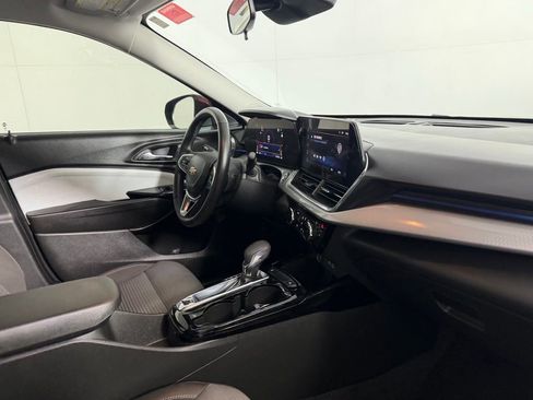 Used 2024 Chevrolet Trax LT w/ Driver Confidence Package image 35