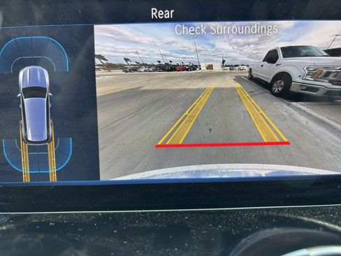 Used 2025 Mercedes-Benz GLB 250 4MATIC w/ Winter Package image 10