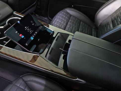 Used 2025 Cadillac Escalade Sport Platinum AWD/4WD image 18