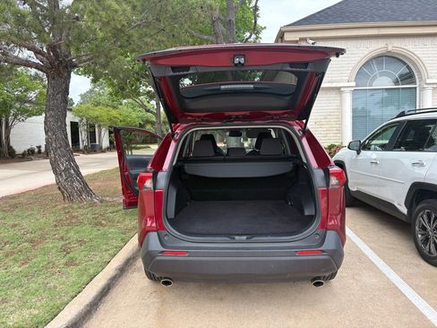 Used 2022 Toyota RAV4 XLE FWD image 17