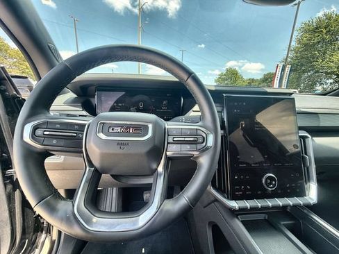 Certified 2026 GMC Acadia Elevation w/ Elevation Premium Package FWD image 11