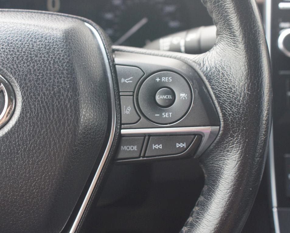 Used 2019 Toyota Avalon XLE w/ Moonroof Package FWD image 11